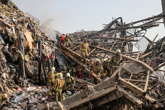 تعداد مصدومان حادثه پلاسکو به 84 نفر رسید /  بیرون آوردن هیچ آتش نشانی تایید نمی‌شود
