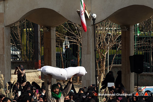 تدفین شهید گمنام در کوی دانشگاه تهران