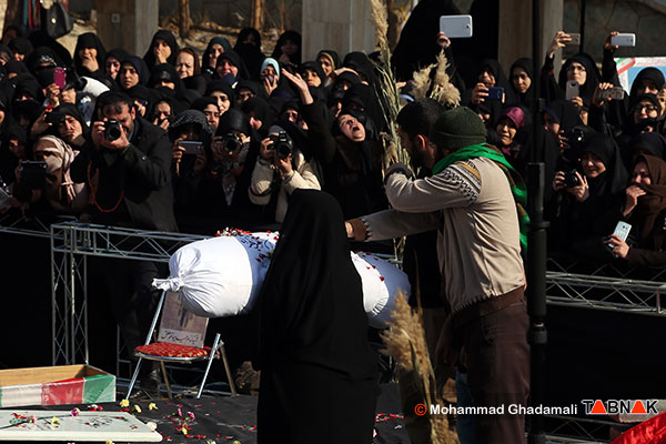 تدفین شهید گمنام در کوی دانشگاه تهران