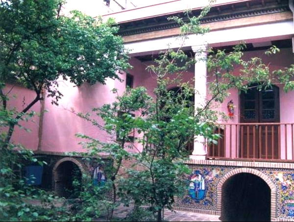 خانه هدایت بنایی با معماری قاجاری