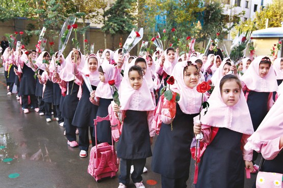 جشن شکوفه ها در یکی از مدارس تهران برگزار شد