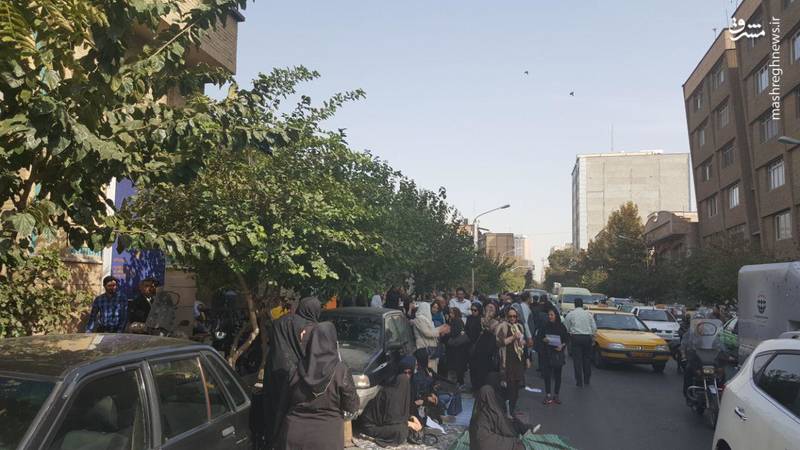 تجمع تعدادی از مالباختگان ایران خودرو مقابل وزارت صنعت + تصاویر
