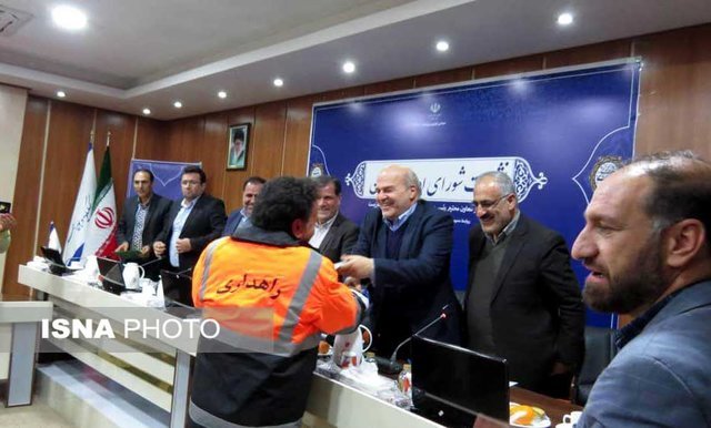 خبر خوش استخدامی معاون رئیس جمهور در یاسوج / اعتراض به یک سهل انگاری زیست محیطی در استانداری و واکنش استاندار + فیلم خبر خوش استخدامی معاون رئیس جمهور در یاسوج / اعتراض به یک سهل انگاری زیست محیطی در استانداری و واکنش استاندار + فیلم