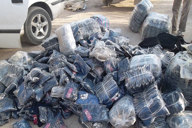 کشف بیش از 600 بسته لباس قاچاق کشف بیش از 600 بسته لباس قاچاق