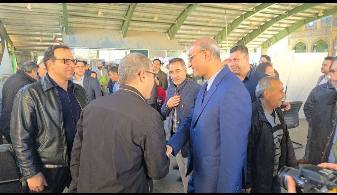 برپایی میز&zwnj;&zwnj; خدمت با حضور دستگاه&zwnj;های دولتی در کرمانشاه