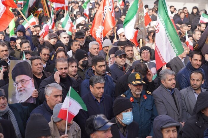 اردبیلیها در محکومیت اغتشاشگران راهپیمایی کردند اردبیلیها در محکومیت اغتشاشگران راهپیمایی کردند