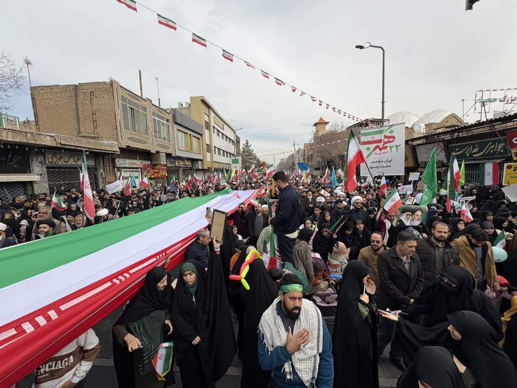 قم، شهر انقلاب؛ وقتی خیابانها حرف آخر را زدند قم، شهر انقلاب؛ وقتی خیابانها حرف آخر را زدند