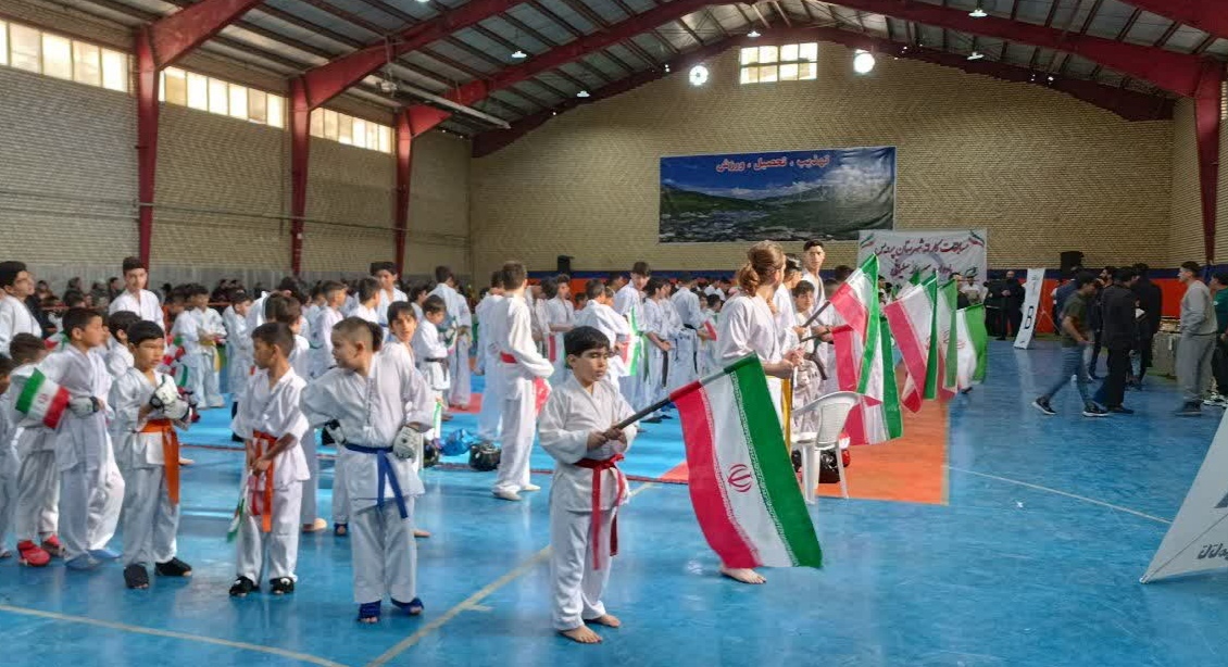 رقابت ۳۵۰ کاراتهکا پردیسی در جام یادواره شهید حاج قاسم سلیمانی+ فیلم رقابت ۳۵۰ کاراتهکا پردیسی در جام یادواره شهید حاج قاسم سلیمانی+ فیلم