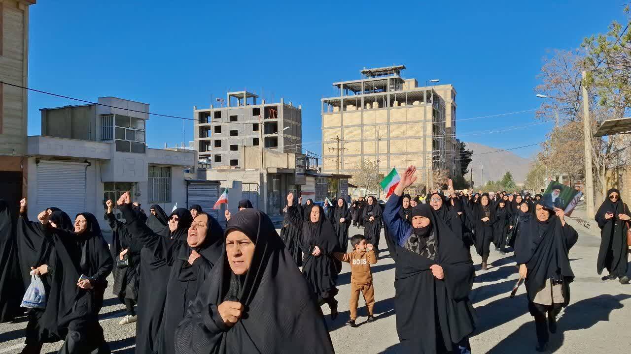 عمق درد و اندوه مردم هرسین نسبت به فقدان رهبر فرزانه +فیلم
