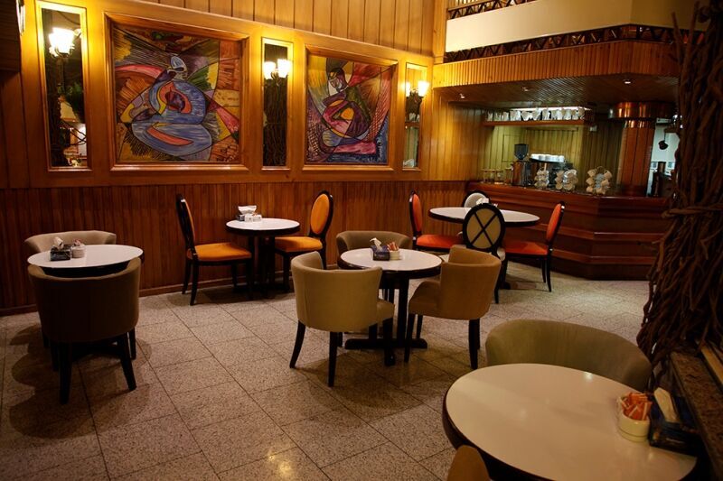 لطفا شف، کافه من یا باریستا باشید/ کافهها روزها متولد میشوند و شبها میمیرند لطفا شف، کافه من یا باریستا باشید/ کافهها روزها متولد میشوند و شبها میمیرند