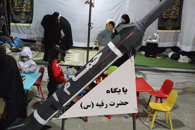 ادای احترام به شهدای دانشآموز میناب در میز خدمت مردمی خمام + تصاویر ادای احترام به شهدای دانشآموز میناب در میز خدمت مردمی خمام + تصاویر