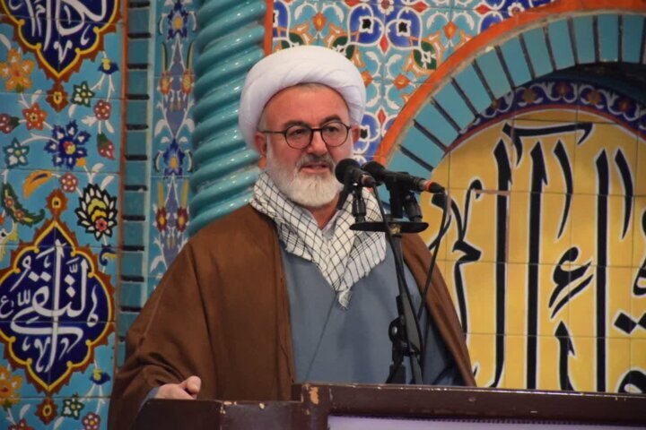 حفظ وحدت و تبعیت از رهبری، راه خنثیسازی توطئههای دشمن است حفظ وحدت و تبعیت از رهبری، راه خنثیسازی توطئههای دشمن است