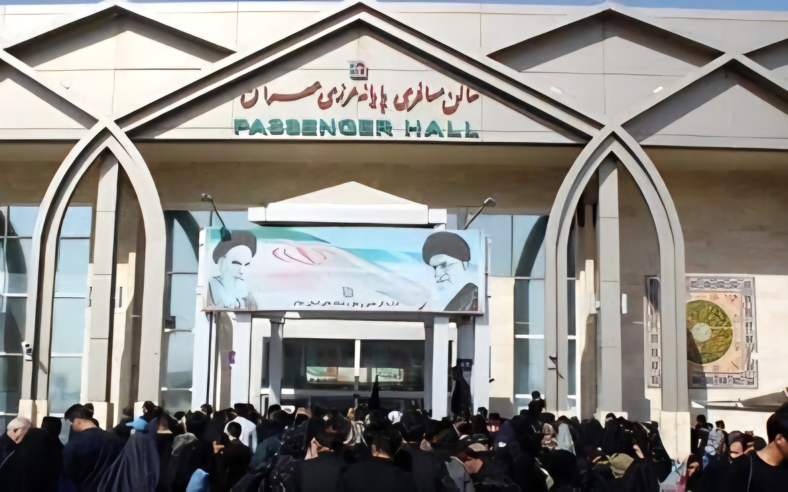 تردد زائران در مرز مهران روان است تردد زائران در مرز مهران روان است