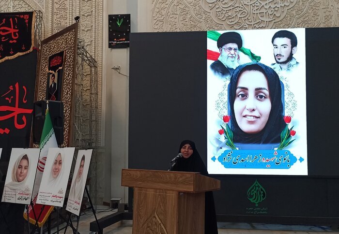 حرم شاهچراغ؛ شبستانی که بانوان شیرازی در آن پیمان مقاومت بستنداز مادری که همزمان داغ دختر و همسر را تحمل کرد تا دانشجویانی که انتقام را در آزمایشگاه میجویند حرم شاهچراغ؛ شبستانی که بانوان شیرازی در آن پیمان مقاومت بستنداز مادری که همزمان داغ دختر و همسر را تحمل کرد تا دانشجویانی که انتقام را در آزمایشگاه میجویند