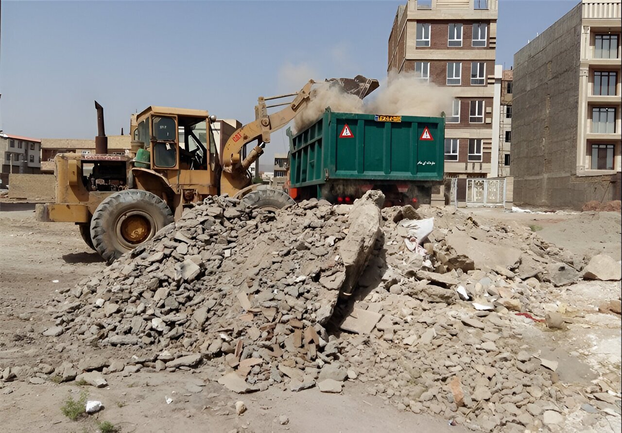 حراج زمین در محل دفن نخاله و زباله!/هشدار درباره بارگذاریهای ناپایدار در جنوبغرب اصفهان حراج زمین در محل دفن نخاله و زباله!/هشدار درباره بارگذاریهای ناپایدار در جنوبغرب اصفهان