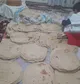 پخت بیش از هزار قرص نان نذری توسط خانه‌های هلال شهرستان قائنات برای زائران حسینی